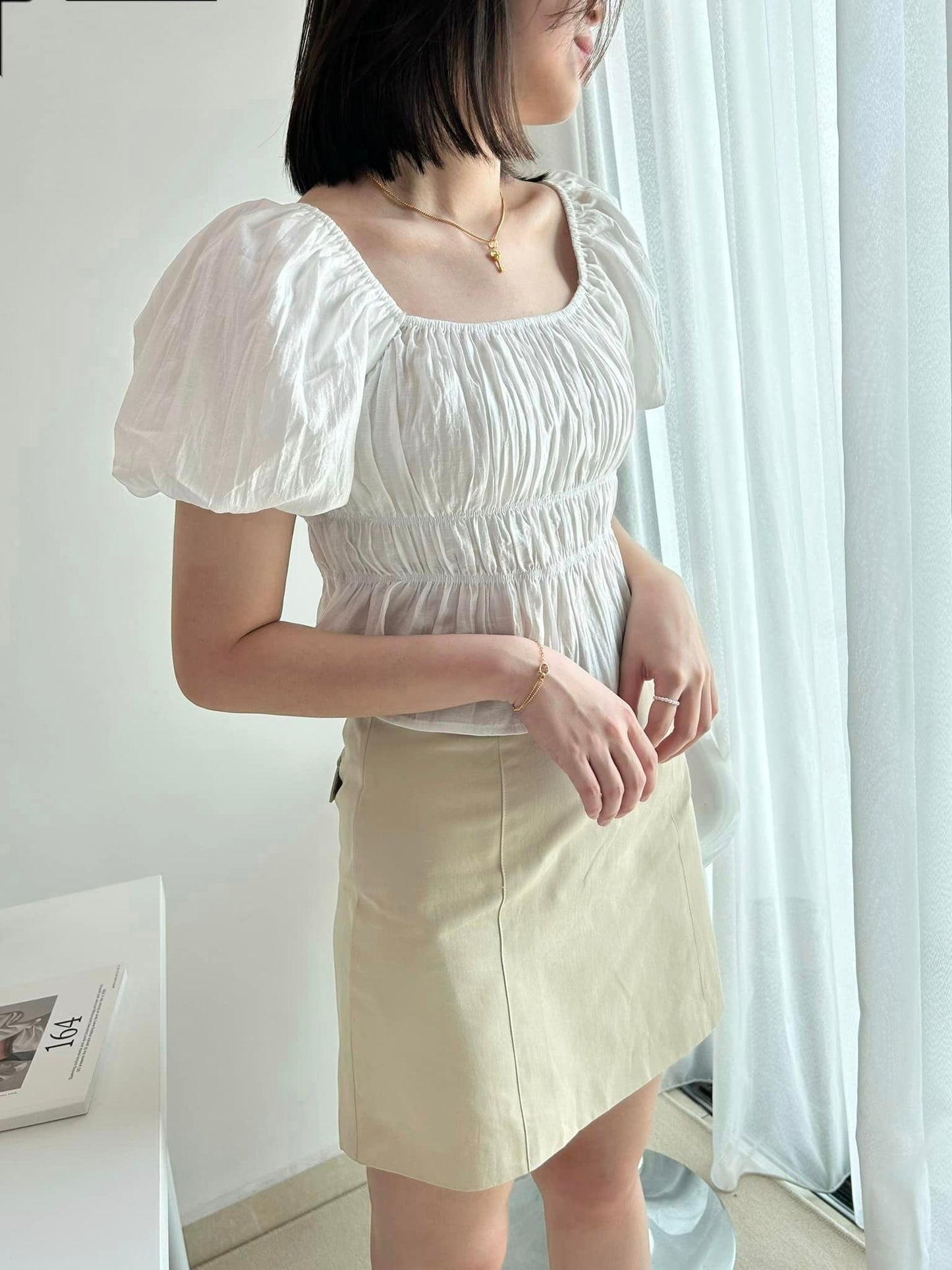 C43 Puff Ruffled Off-shoulder Shirt