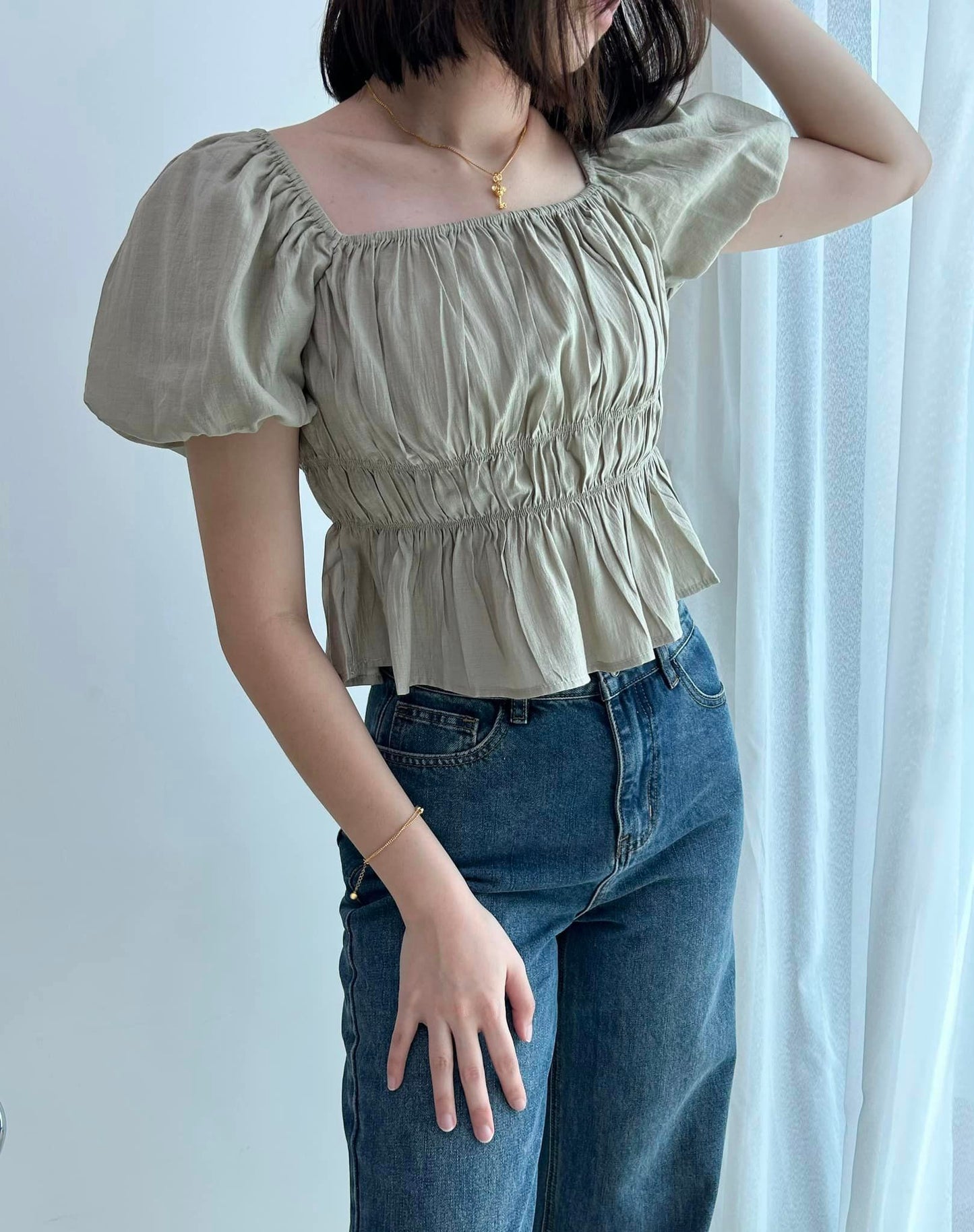 C43 Puff Ruffled Off-shoulder Shirt