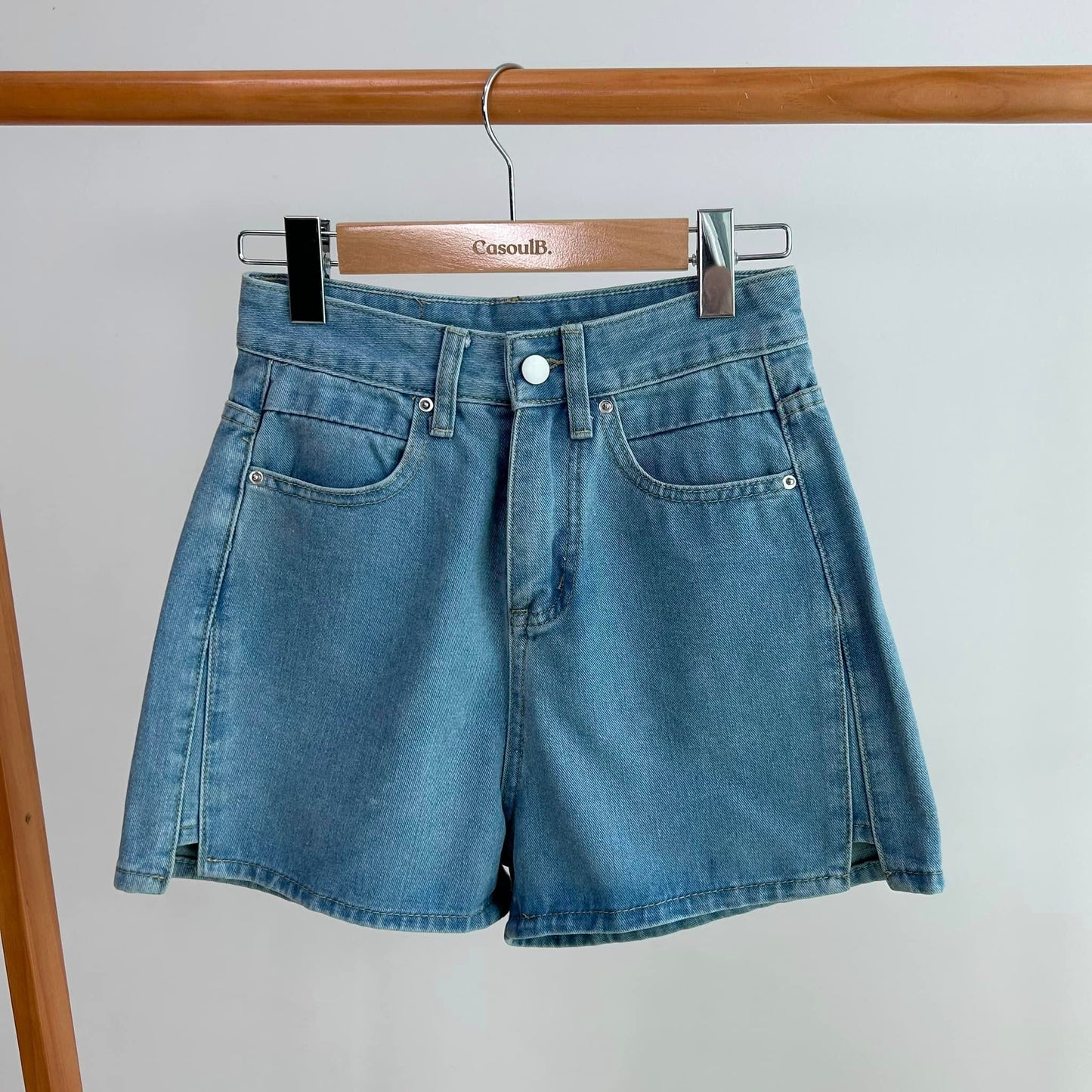 C68 High-waist Side Slit Denim Shorts