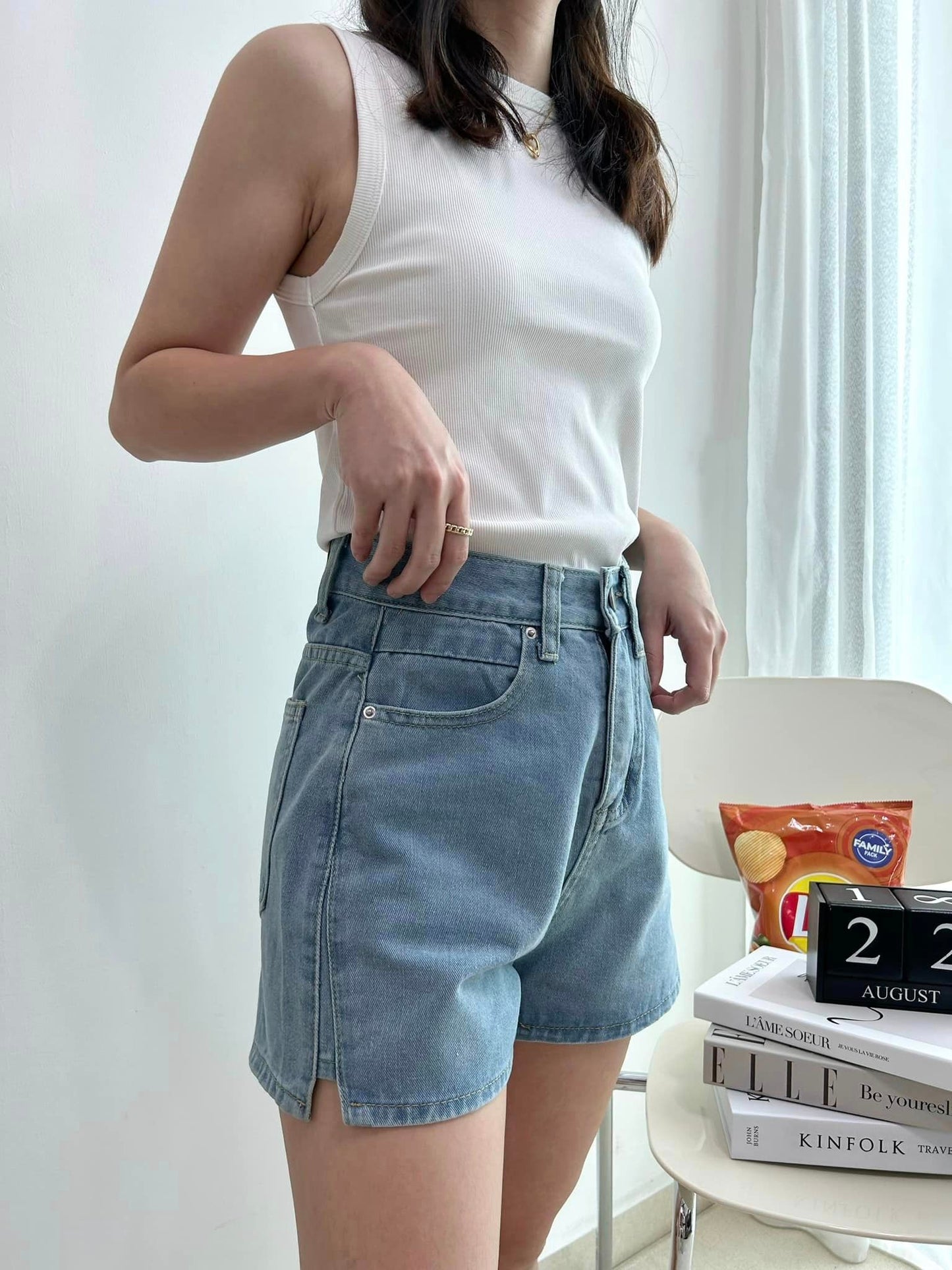 C68 High-waist Side Slit Denim Shorts