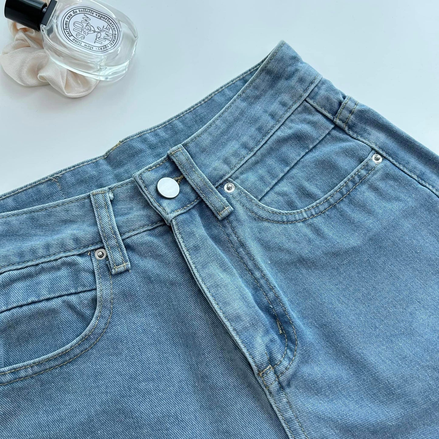 C68 High-waist Side Slit Denim Shorts