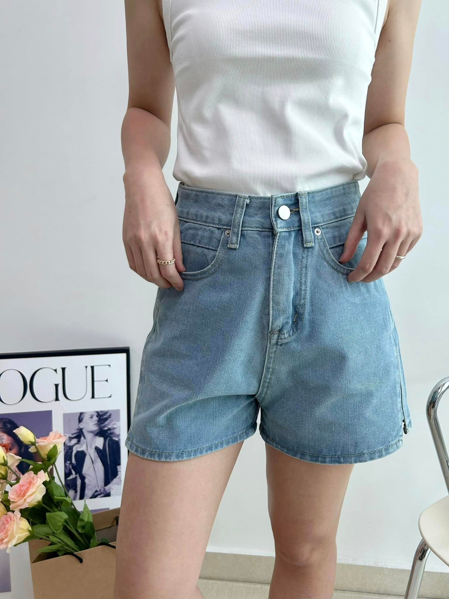 C68 High-waist Side Slit Denim Shorts