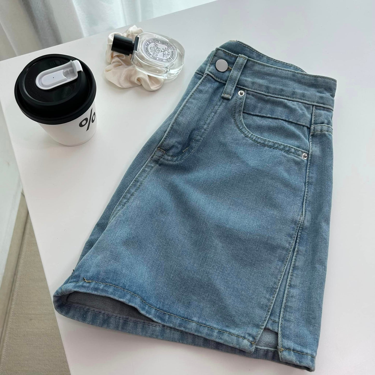 C68 High-waist Side Slit Denim Shorts