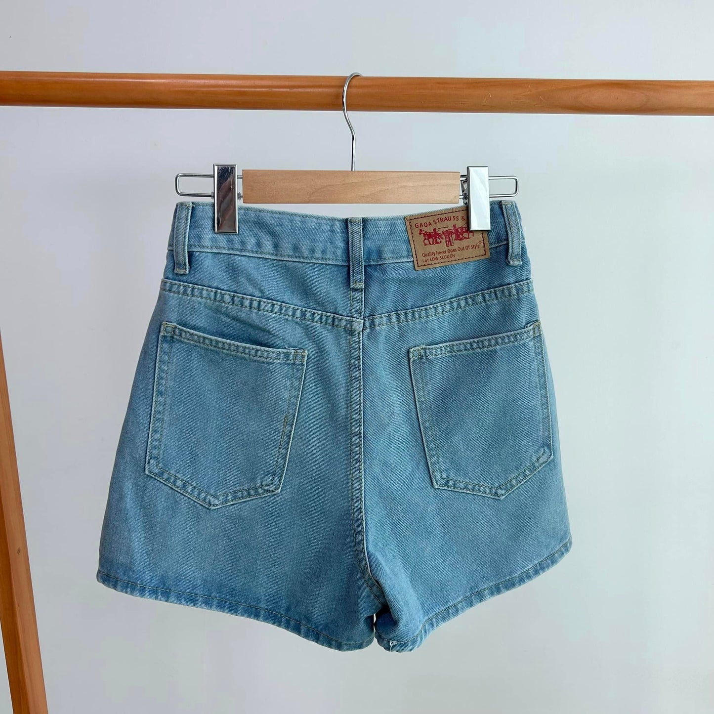 C68 High-waist Side Slit Denim Shorts